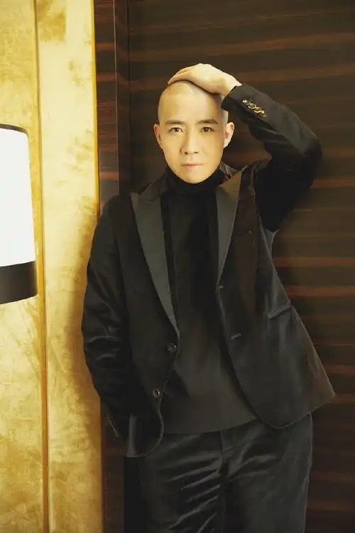 俞灏明微博照:31岁的脸蛋变得光滑,颜值重回巅峰