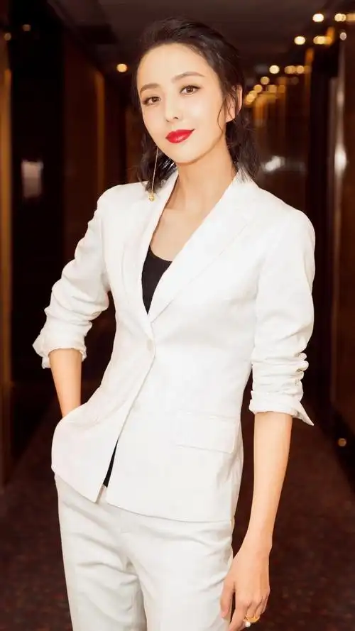 国内这几位女星的西装造型蛮好看的!