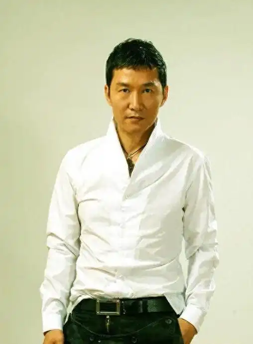 赵燕国彰:娶国外妻子,婚后生一女,美满幸福