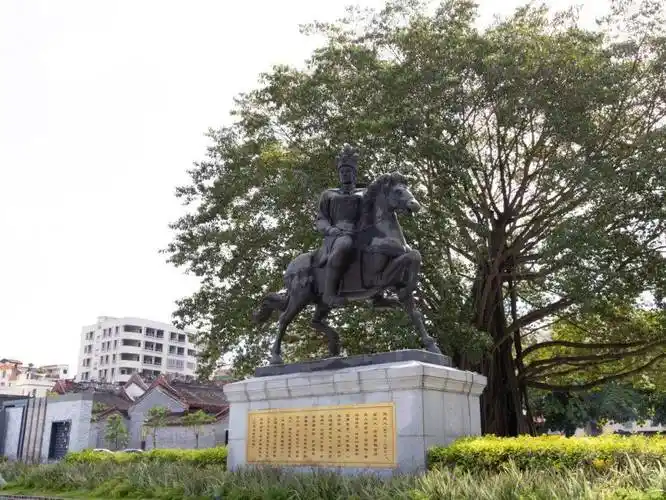 流连于高州冼太庙的历史悠久,高州市文化馆的生机勃勃,高州市博物馆的