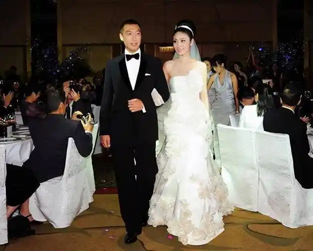 天后陈慧琳美得不像50岁,花400万坐月子,爱情更让人羡慕_刘建浩_留学