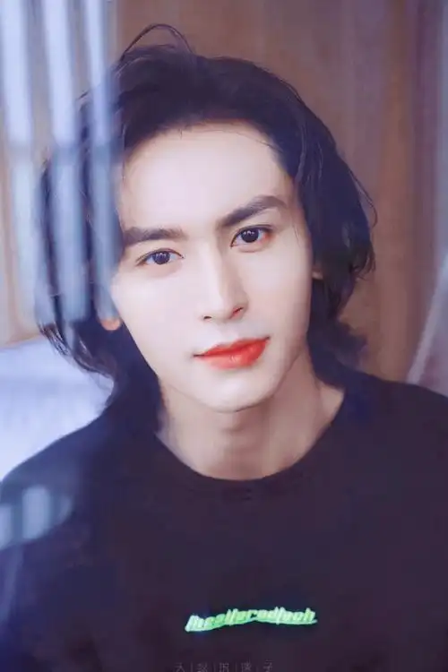 张哲瀚[超话]#修图    |     张哲瀚   |    壁纸#张哲瀚长发