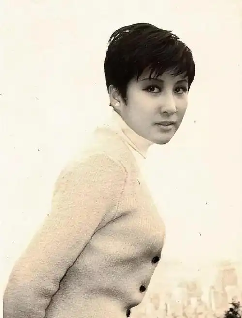 1993年,拍戏时李国豪因道具枪失血身亡,令人悲痛不已