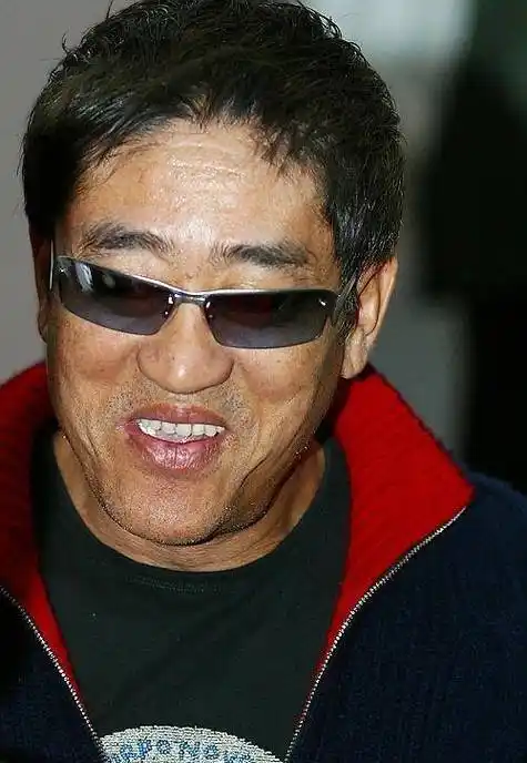 20年过去了说要帮柯受良养妻儿的刘德华曾志伟履行承诺了吗