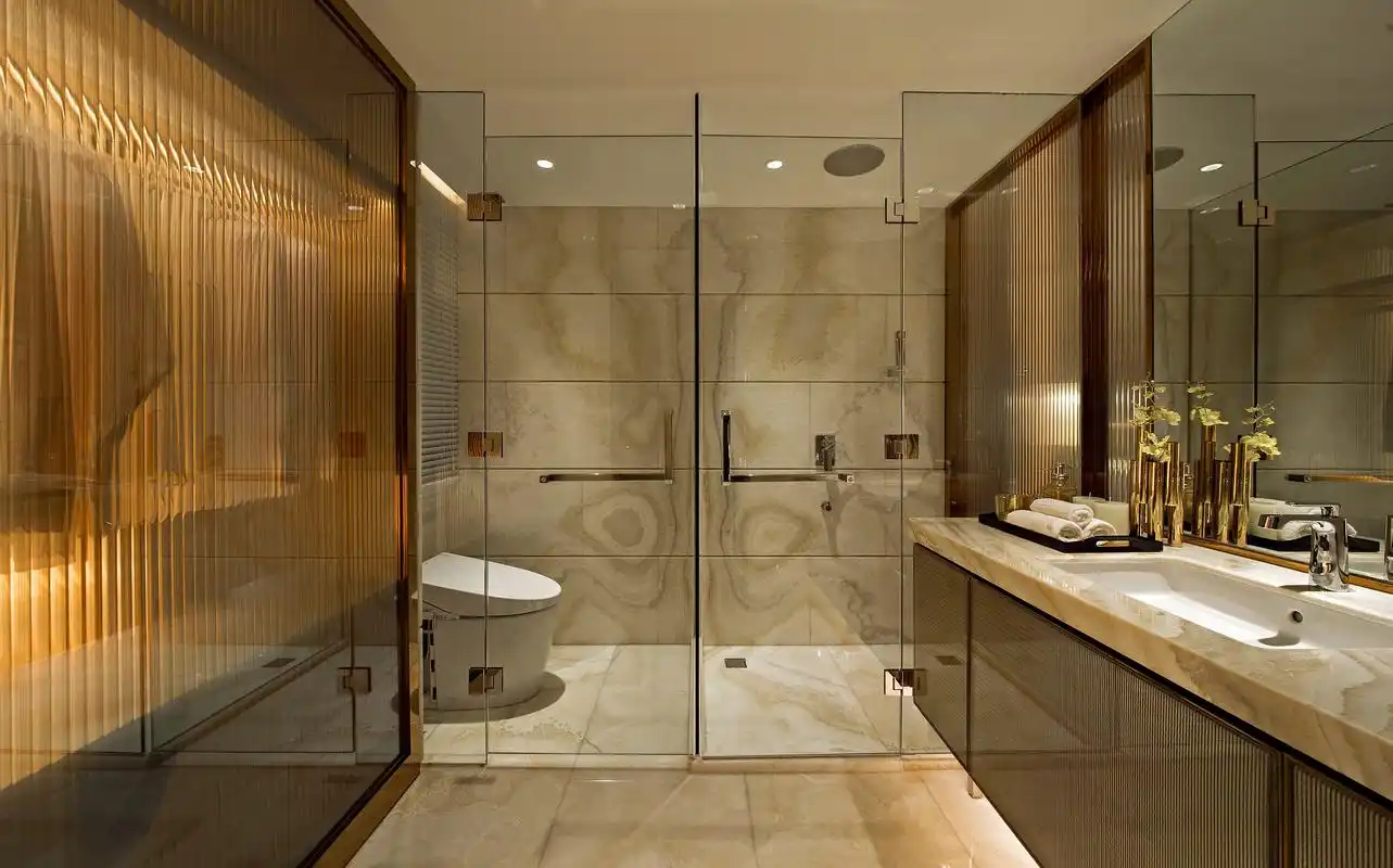 三居女性现代卫生间