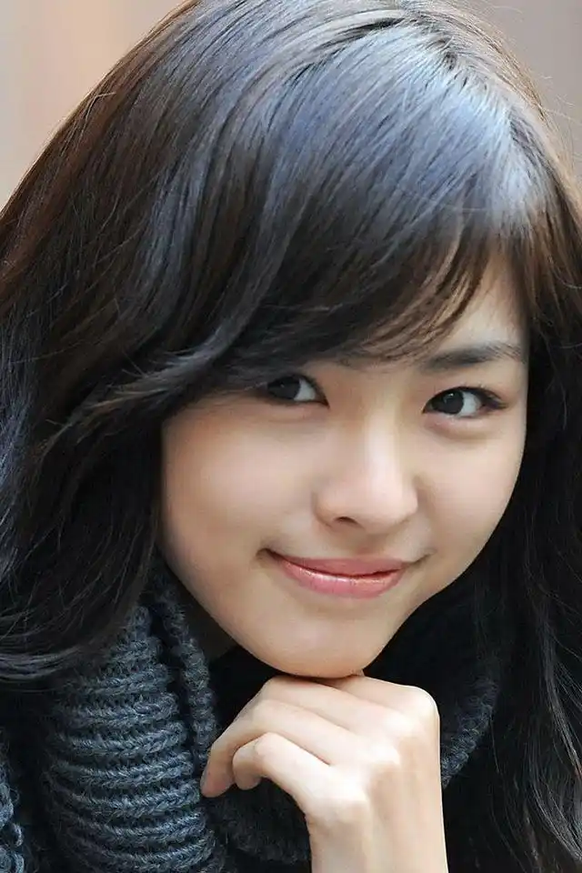 精选甜美女孩微笑写真iphone 4s壁纸下载