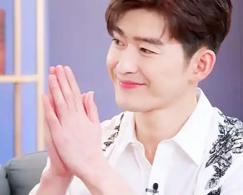 郑爽被合作方发律师函后,张翰评论区沦陷,看清内容粉丝坐不住了