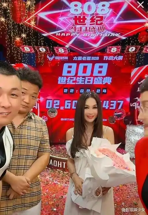 皮几万和李小璐事件让马苏也一并名声狼藉,但她后来似乎转战直播领域