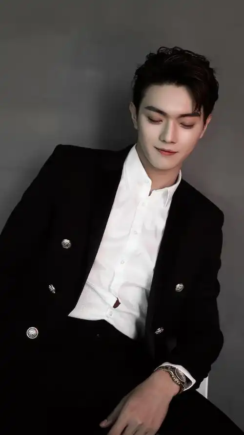 许凯cr.-八点半贩卖