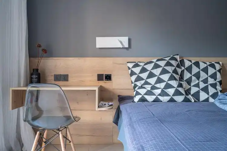 卧室床头柜装修效果图温馨104平简约三居卧室装修图