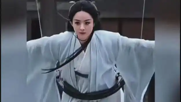 赵丽颖高温不脱戏服:戏服下的敬业与坚守