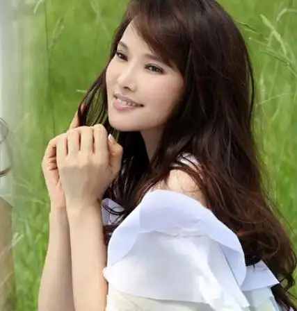 图伊能静年轻时青涩照曝光成名历程曝光