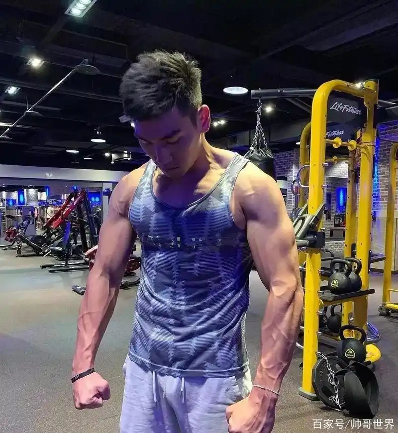健身帅哥,185的身高,迷人的身材