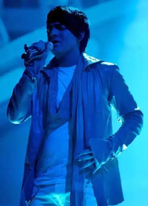 哪怕是adam这样从小拥有良好音乐教育基础,接受过系统声乐训练的歌手