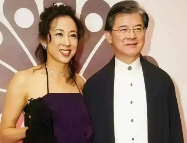 至于一生不曾离开林建越的谢玲玲,即使婆婆承认了,她也不断陷入丈夫