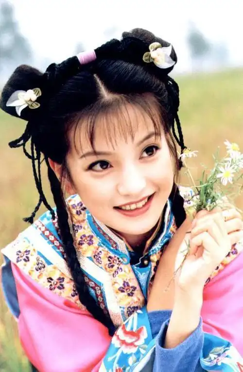 赵薇年轻时的颜值是吃饭能被免单的水平