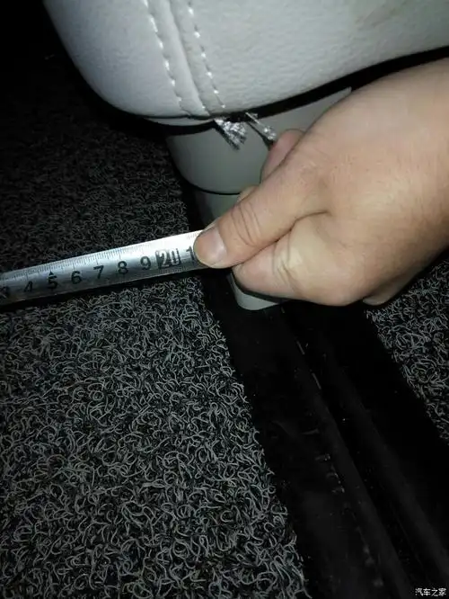 第二排下面椅子护板距离,大概21cm