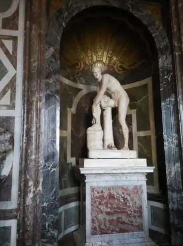 到玛尔斯厅,也称战神厅.这是壁炉上方的路易十四