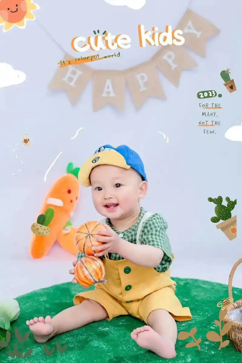 铭宝宝一周岁生日写真照,健康快乐成长 - 抖音