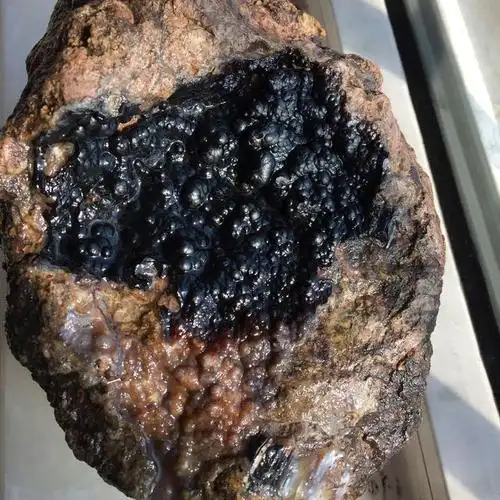 如何去野外捡玛瑙原石 比如黑玛瑙原石