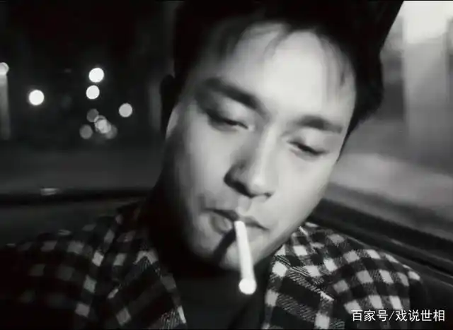 娱乐圈抽烟男星:胡歌痞帅,王凯迷人,最后一位吊炸天!