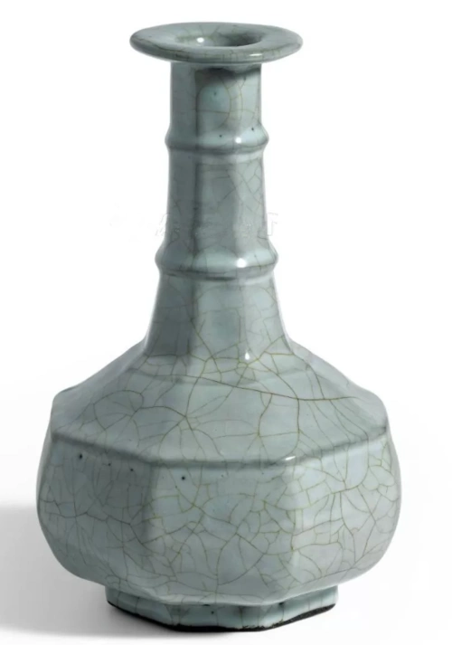 南宋官窑青釉八方弦纹盘口瓶