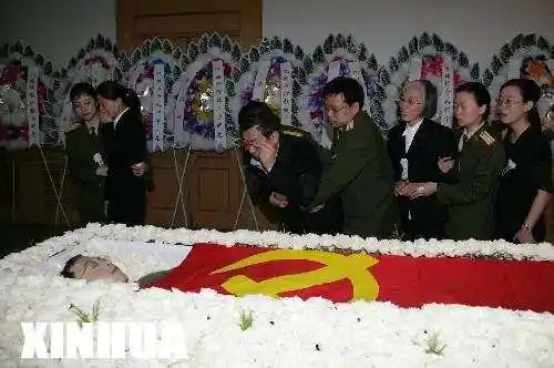 杜照宇烈士遗体上午在八宝山革命公墓火化