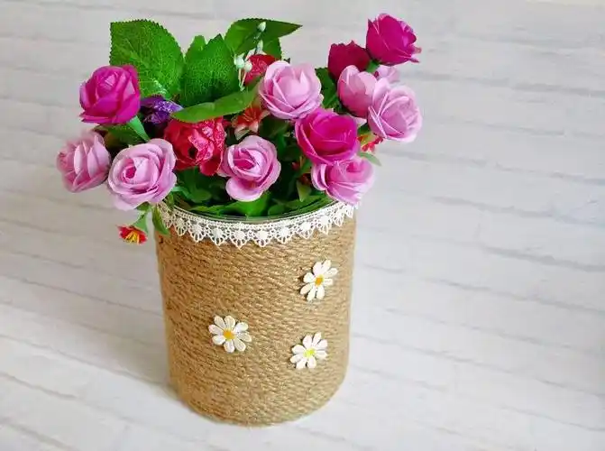 一起来围观这款用奶粉罐制作的漂亮花瓶吧!