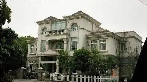 邓超和孙俪住上海四层复式豪宅,日常生活很接地气!