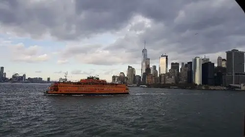 往 staten island 免费渡轮(图片来源:沙跑废青)