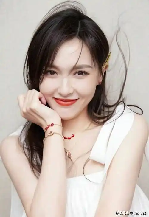 唐嫣长相特别甜美,而且也拥有极好的身材.