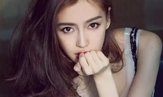 杨颖简介个人简历及图片 angelababy杨颖家境是混血吗