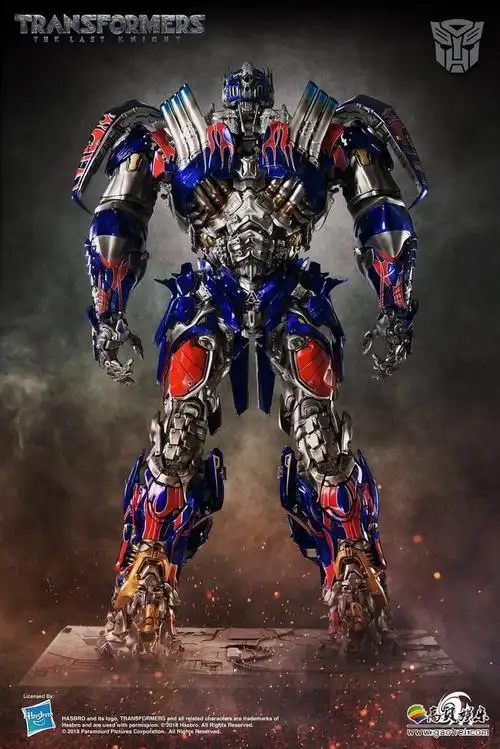 香港玩具厂打造变形金刚5最后的骑士擎天柱全身雕像高达13米