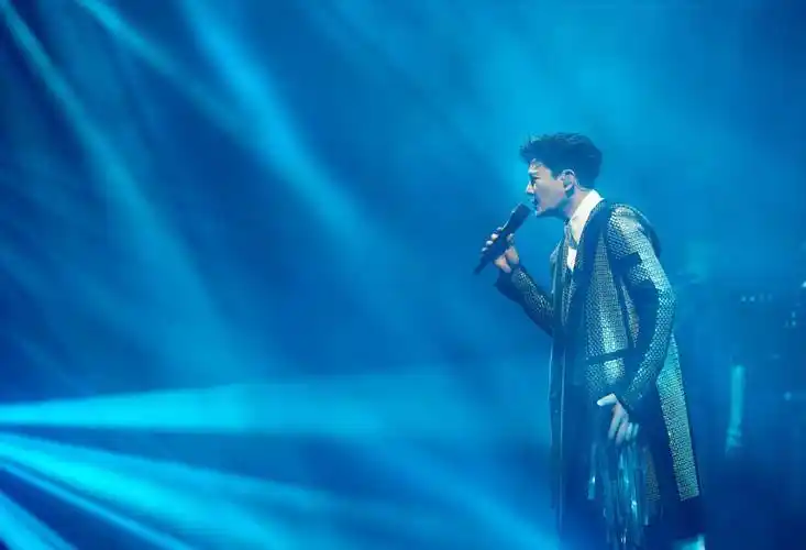 张信哲未来式2.0巡演济南开唱 被山东人民的热情震撼