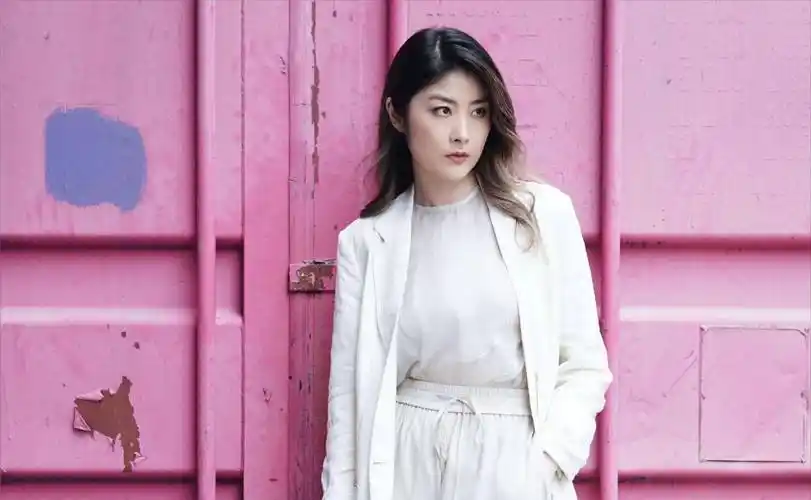 出道后不炒绯闻的她,嫁给相爱16年的男友,40岁已是两娃他妈_陈慧琳