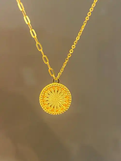 周大福新款太阳花项链