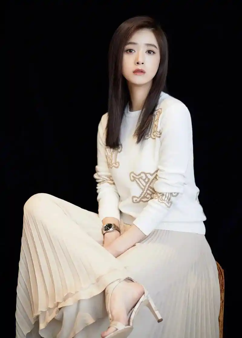 回顾蒋欣:16岁北漂20岁买房,现40岁无人敢娶,活成谁都惹不起的人