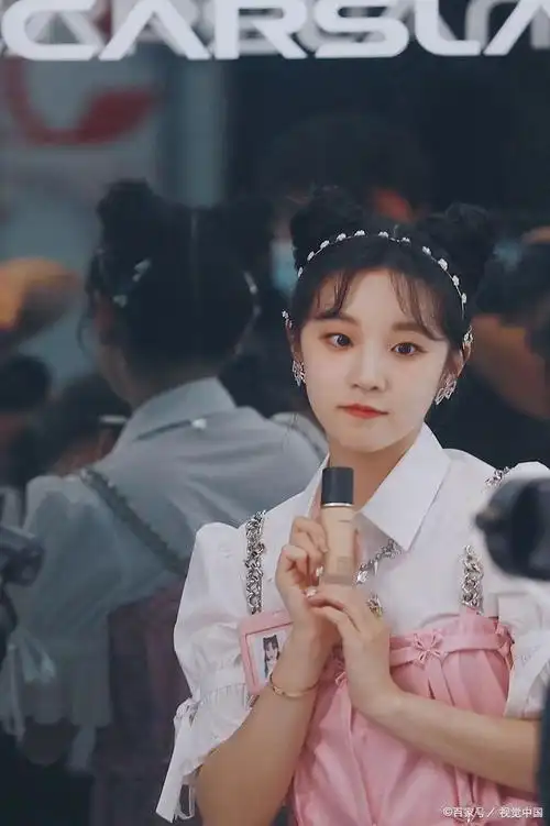 中国女星宋雨琦是在韩国出道的,同时也是《奔跑吧》的固定嘉宾.