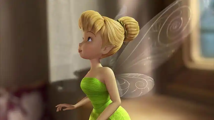 叮当小仙子为女孩施法飞翔,好漂亮却很惊险