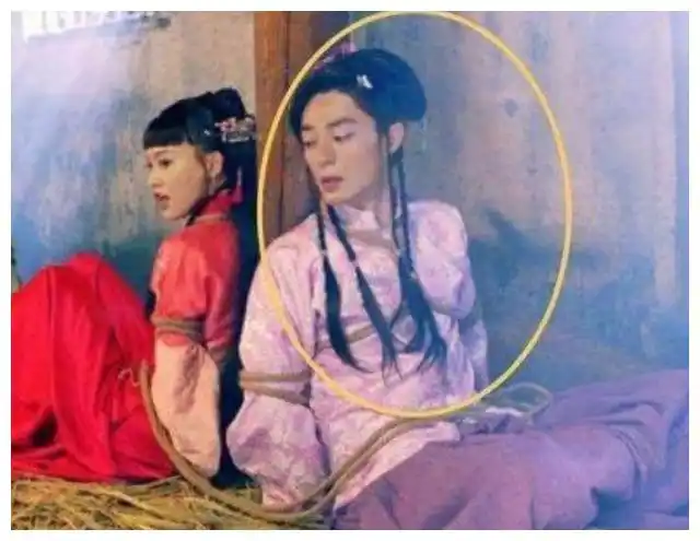 有种可怜是被人五花大绑,刘诗诗赵丽颖心疼,看到她:真不想救!