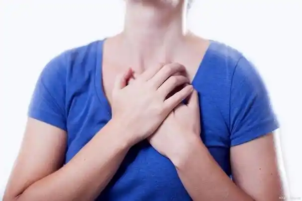 有时候感觉胸口疼是为什么?