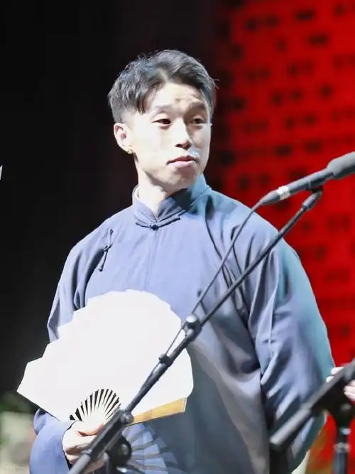 烧饼曹鹤阳[超话]##德云社烧饼[超话]# 饼.