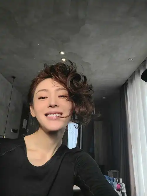 张天爱分享烫头成品 过一个有仪式感的冬季