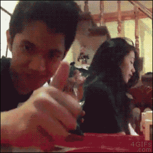 搞笑gif:撩妹神技,确定不来看一看.