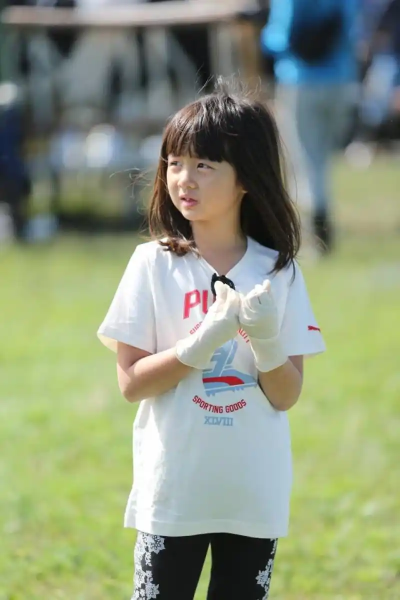 黄磊女儿多多变身优质少女,纯英文设计书让人大叹佩服