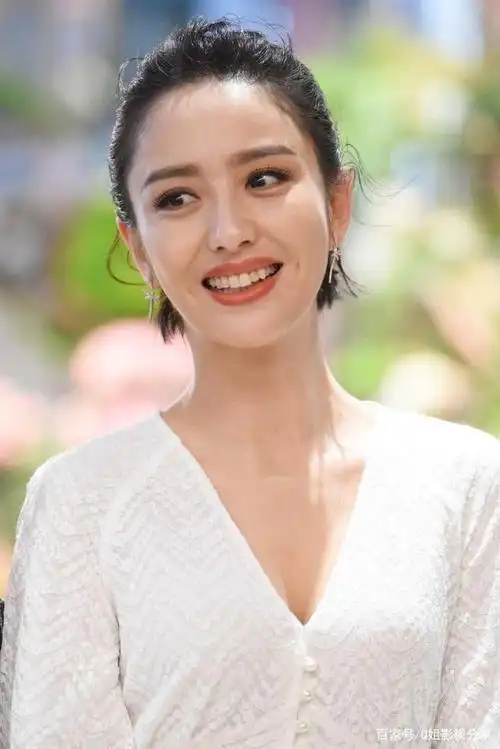 佟丽娅,1983年8月8日出生于新疆伊犁察布查尔 ,中国内地影视女演员