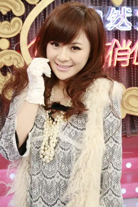 时尚俏主播王婧将赴关岛拍摄写真出版游记