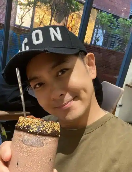 林俊杰周杰伦萧敬腾林志颖五人聚会,周董的胡子亮了_带着_状态_什么