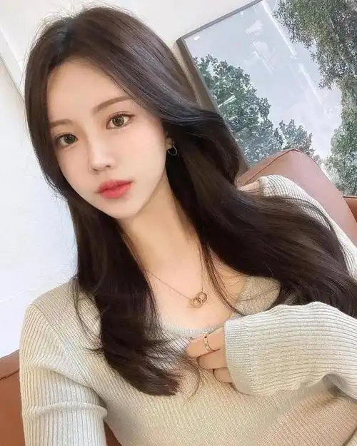 长发飘飘的小姐姐自拍美图合集分享展示