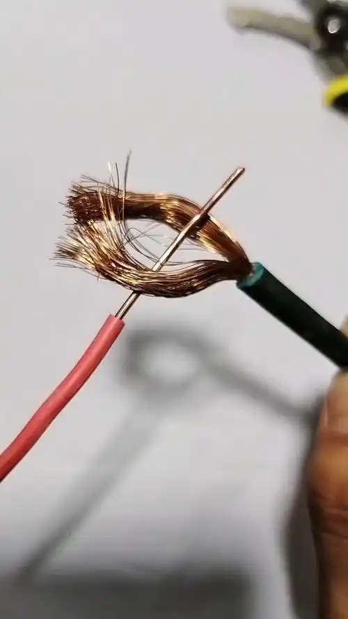 软线接硬线最怕一拉就掉老电工教你正确接法美观牢固